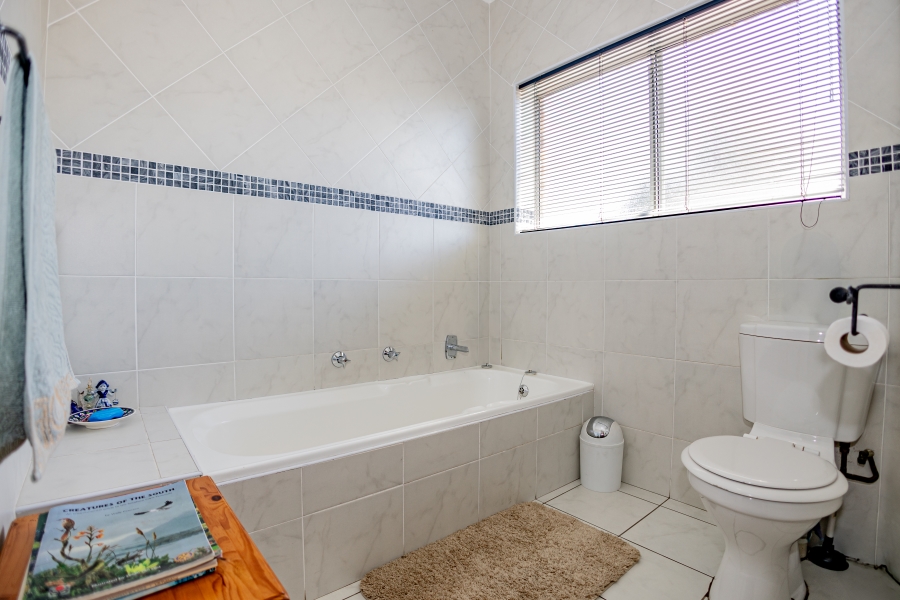 4 Bedroom Property for Sale in Amandelrug Western Cape